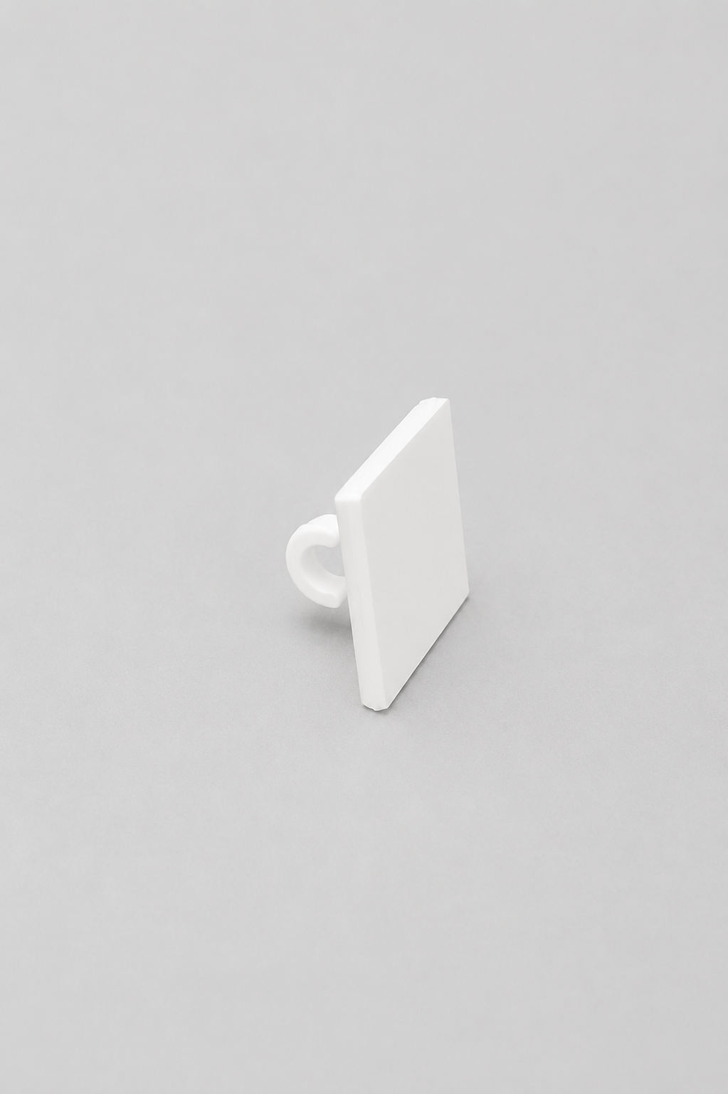 Self-adhesive hanging eye for ceiling (small)