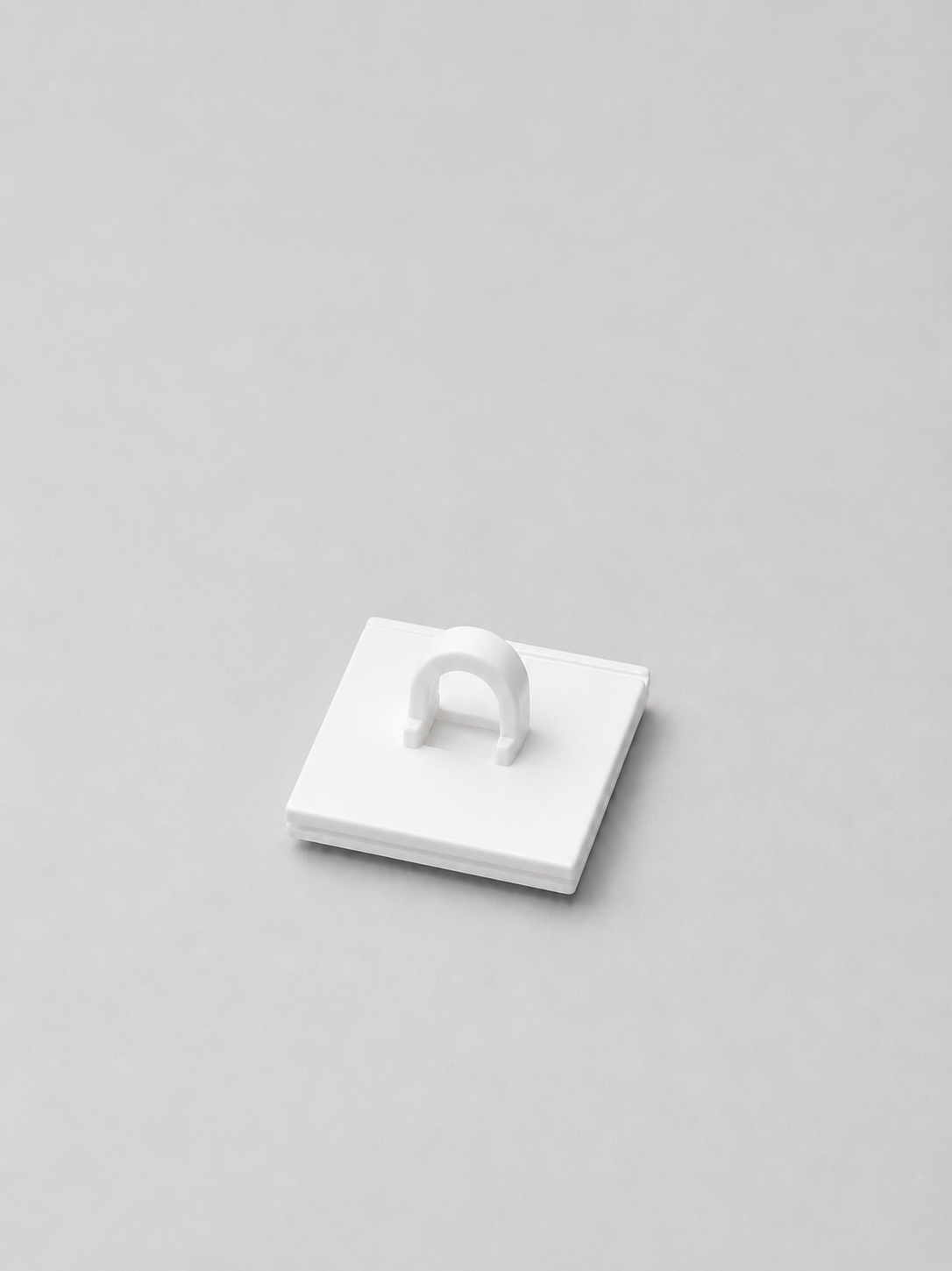 Self-adhesive hanging eye for ceiling (small)